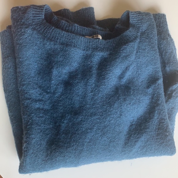 UNIQLO : Unusual blue. size M jumper. Soft, comfortable and warm. - Picture 6 of 6